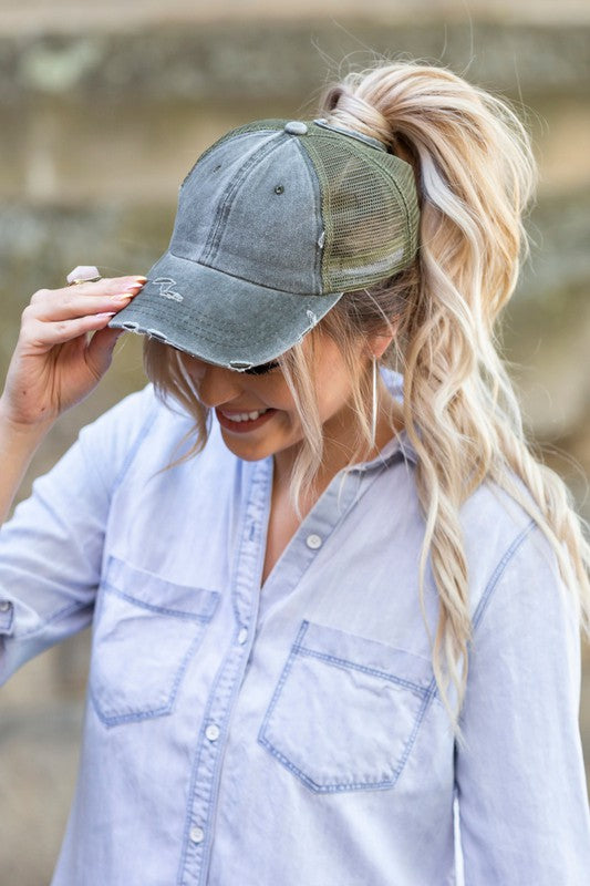 DISTRESSED MESSY BUN HAT