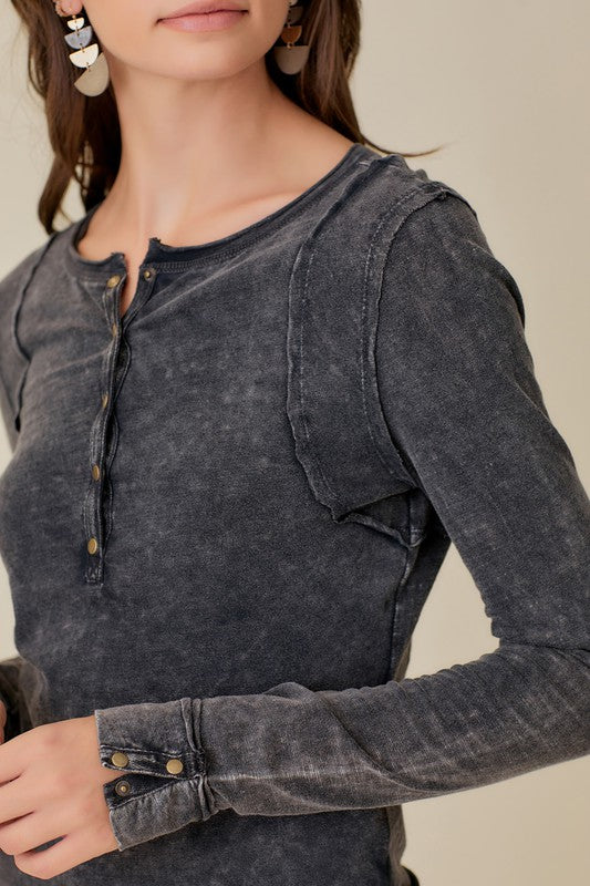 RAW EDGE DETAIL TOP